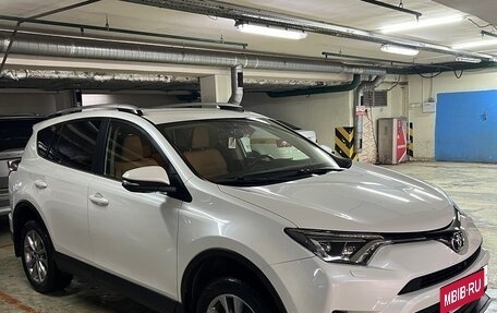 Toyota RAV4, 2015 год, 3 000 000 рублей, 13 фотография