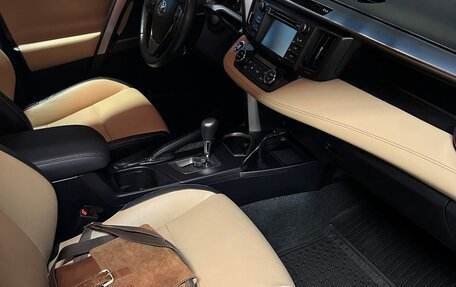 Toyota RAV4, 2015 год, 3 000 000 рублей, 21 фотография