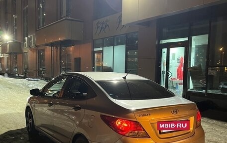 Hyundai Solaris II рестайлинг, 2011 год, 870 000 рублей, 3 фотография