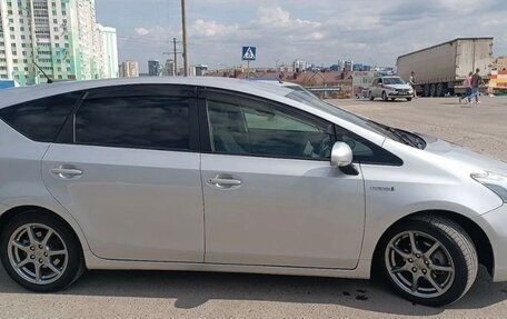 Toyota Prius Alpha I (ZVW40/41), 2014 год, 990 000 рублей, 1 фотография