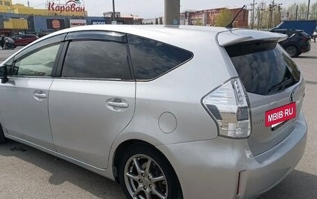 Toyota Prius Alpha I (ZVW40/41), 2014 год, 990 000 рублей, 2 фотография