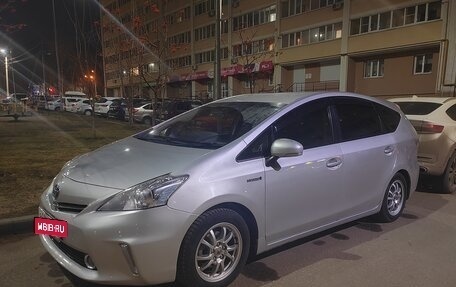 Toyota Prius Alpha I (ZVW40/41), 2014 год, 990 000 рублей, 10 фотография