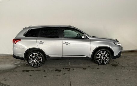 Mitsubishi Outlander III рестайлинг 3, 2017 год, 2 065 000 рублей, 8 фотография