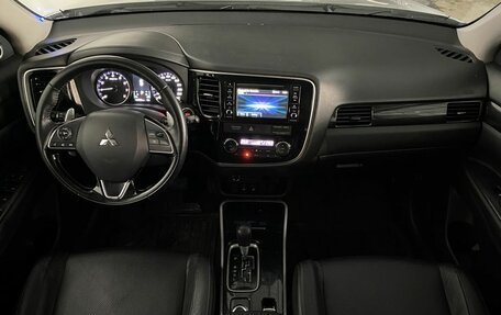 Mitsubishi Outlander III рестайлинг 3, 2017 год, 2 065 000 рублей, 9 фотография