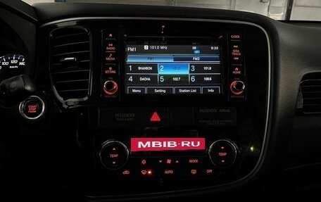 Mitsubishi Outlander III рестайлинг 3, 2017 год, 2 065 000 рублей, 13 фотография