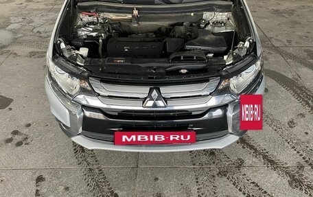 Mitsubishi Outlander III рестайлинг 3, 2017 год, 2 065 000 рублей, 19 фотография