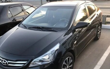 Hyundai Solaris II рестайлинг, 2015 год, 750 000 рублей, 2 фотография