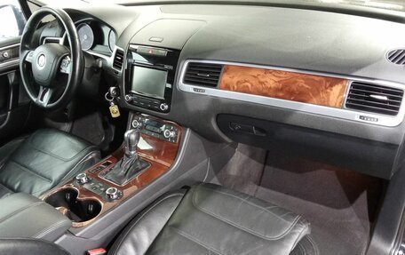 Volkswagen Touareg III, 2011 год, 1 700 000 рублей, 9 фотография