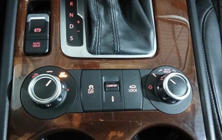 Volkswagen Touareg III, 2011 год, 1 700 000 рублей, 14 фотография