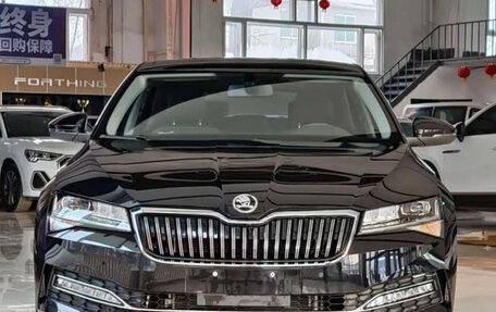 Skoda Superb III рестайлинг, 2023 год, 1 980 000 рублей, 2 фотография