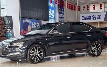 Skoda Superb III рестайлинг, 2023 год, 1 980 000 рублей, 3 фотография