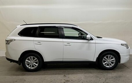 Mitsubishi Outlander III рестайлинг 3, 2013 год, 1 399 000 рублей, 6 фотография