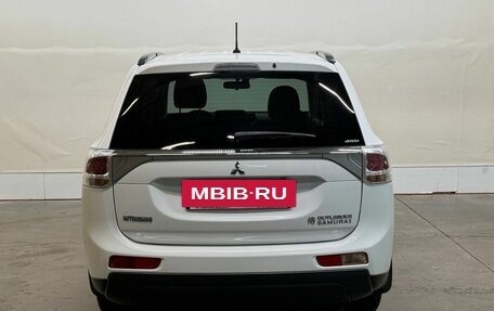 Mitsubishi Outlander III рестайлинг 3, 2013 год, 1 399 000 рублей, 4 фотография