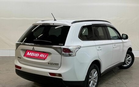 Mitsubishi Outlander III рестайлинг 3, 2013 год, 1 399 000 рублей, 2 фотография