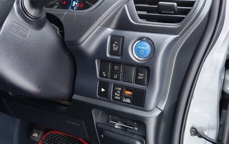 Toyota Noah III, 2016 год, 2 050 000 рублей, 9 фотография