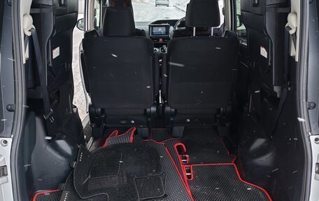 Toyota Noah III, 2016 год, 2 050 000 рублей, 16 фотография