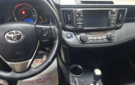 Toyota RAV4, 2015 год, 1 960 000 рублей, 3 фотография