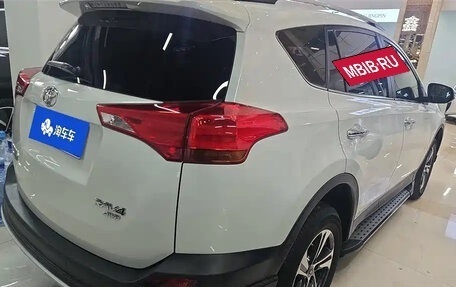 Toyota RAV4, 2015 год, 1 960 000 рублей, 2 фотография