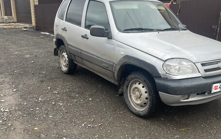 Chevrolet Niva I рестайлинг, 2002 год, 257 000 рублей, 2 фотография