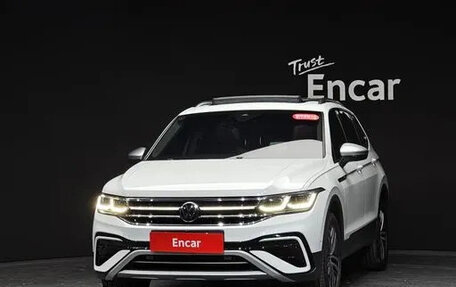 Volkswagen Tiguan II, 2022 год, 2 517 030 рублей, 2 фотография