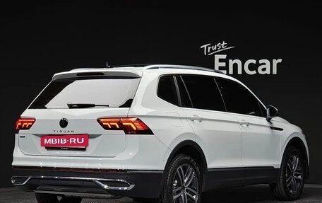 Volkswagen Tiguan II, 2022 год, 2 517 030 рублей, 3 фотография
