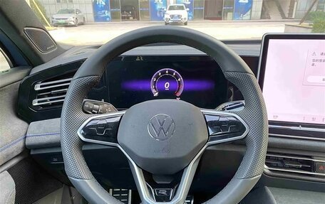 Volkswagen Tiguan, 2024 год, 4 600 000 рублей, 9 фотография