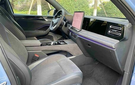 Volkswagen Tiguan, 2024 год, 4 600 000 рублей, 10 фотография