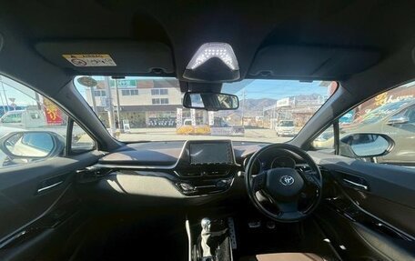 Toyota C-HR I рестайлинг, 2022 год, 1 857 000 рублей, 9 фотография