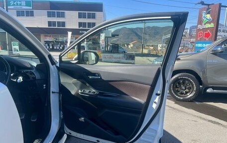 Toyota C-HR I рестайлинг, 2022 год, 1 857 000 рублей, 10 фотография