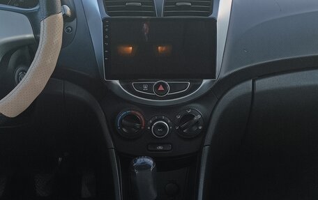 Hyundai Solaris II рестайлинг, 2011 год, 630 000 рублей, 6 фотография