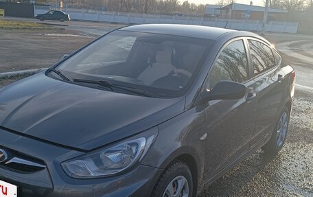 Hyundai Solaris II рестайлинг, 2011 год, 630 000 рублей, 2 фотография