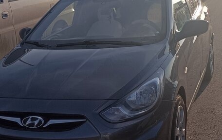 Hyundai Solaris II рестайлинг, 2011 год, 630 000 рублей, 10 фотография