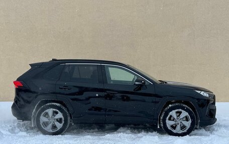 Toyota RAV4, 2021 год, 3 530 000 рублей, 7 фотография