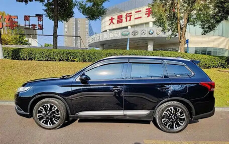 Mitsubishi Outlander III рестайлинг 3, 2021 год, 1 740 004 рублей, 3 фотография
