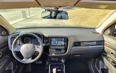 Mitsubishi Outlander III рестайлинг 3, 2021 год, 1 740 004 рублей, 7 фотография