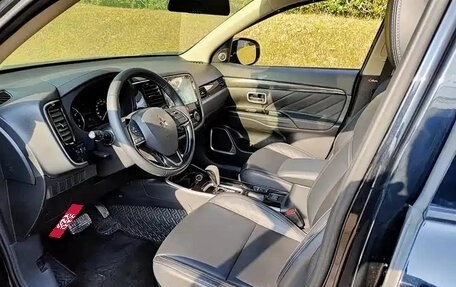 Mitsubishi Outlander III рестайлинг 3, 2021 год, 1 740 004 рублей, 8 фотография