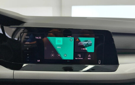 Volkswagen Golf VIII, 2022 год, 1 650 000 рублей, 15 фотография