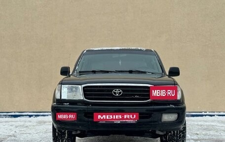 Toyota Land Cruiser 100 рестайлинг 2, 2002 год, 1 350 000 рублей, 2 фотография