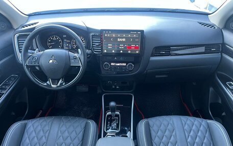 Mitsubishi Outlander III рестайлинг 3, 2022 год, 3 359 000 рублей, 13 фотография