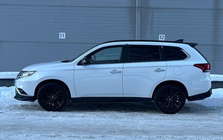 Mitsubishi Outlander III рестайлинг 3, 2022 год, 3 359 000 рублей, 8 фотография