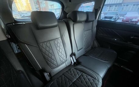 Mitsubishi Outlander III рестайлинг 3, 2022 год, 3 359 000 рублей, 12 фотография