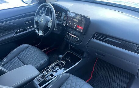 Mitsubishi Outlander III рестайлинг 3, 2022 год, 3 359 000 рублей, 10 фотография