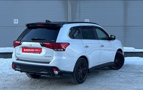 Mitsubishi Outlander III рестайлинг 3, 2022 год, 3 359 000 рублей, 5 фотография