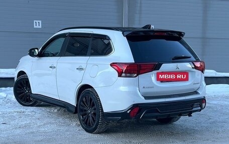 Mitsubishi Outlander III рестайлинг 3, 2022 год, 3 359 000 рублей, 7 фотография