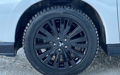 Mitsubishi Outlander III рестайлинг 3, 2022 год, 3 359 000 рублей, 19 фотография