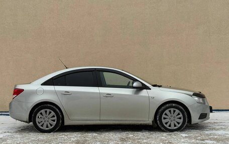Chevrolet Cruze II, 2010 год, 635 000 рублей, 4 фотография
