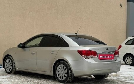 Chevrolet Cruze II, 2010 год, 635 000 рублей, 7 фотография