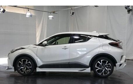 Toyota C-HR I рестайлинг, 2022 год, 1 851 000 рублей, 5 фотография