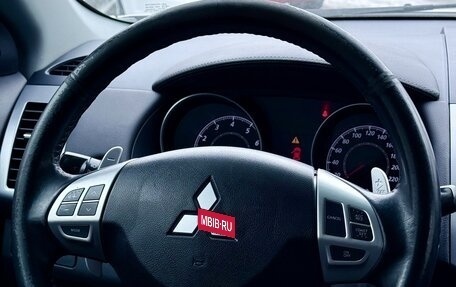 Mitsubishi Outlander III рестайлинг 3, 2010 год, 1 199 990 рублей, 15 фотография