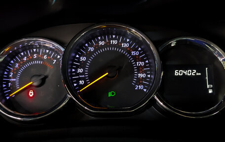 Renault Logan II, 2019 год, 1 240 000 рублей, 13 фотография